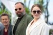Willem Dafoe, Yorgos Lanthimos and Emma Stone, Kinds Of Kindness 77. Festival de Cannes