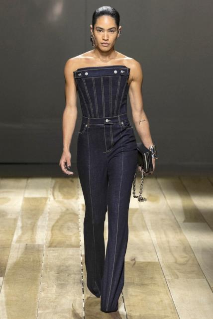 Alexander McQueen AW23 trend traperice