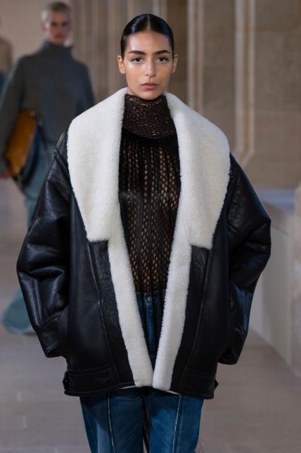 Victoria Beckham shearling jakne jesen 2023