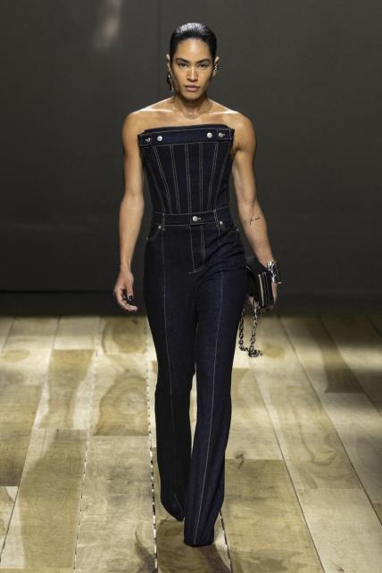 Alexander McQueen AW23 trend traper