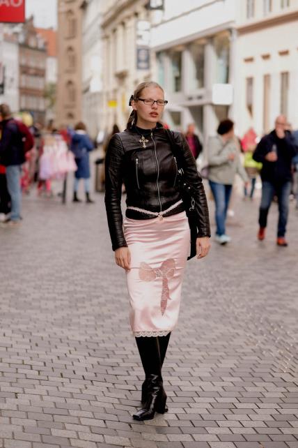 Street style kako nositi suknju i čizme