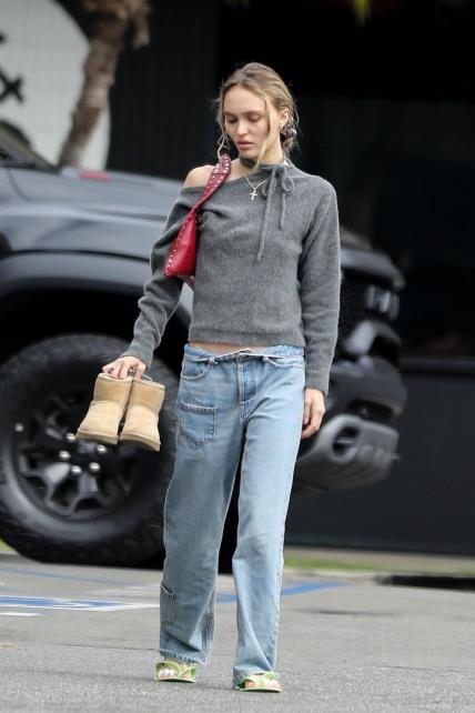Lily-Rose Depp nosi Ugg čizme