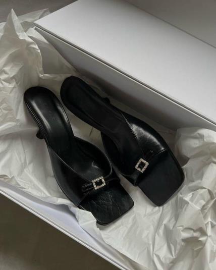 Crne cipele kao dio modne kapsule