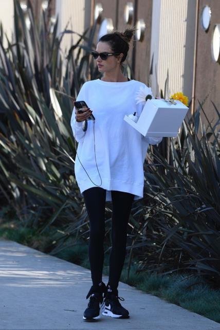 Alessandra Ambrosio u Nike Air Max 90 tenisicama