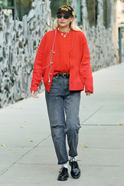 Gigi Hadid nosi crvenu boju