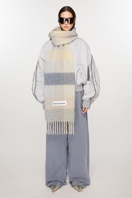 Acne Studios šalovi