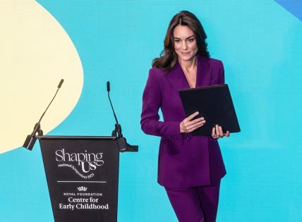 Kate Middleton u ljubičastom odijelu