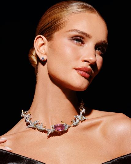 Rosie Huntington Whiteley i TiffanyCo Holiday 2023 kampanja