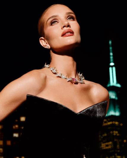 Rosie Huntington Whiteley i TiffanyCo Holiday 2023 kampanja