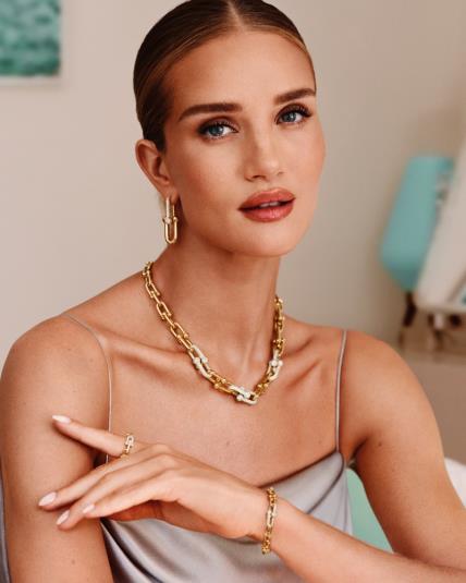 Rosie Huntington Whiteley i TiffanyCo Holiday 2023 kampanja