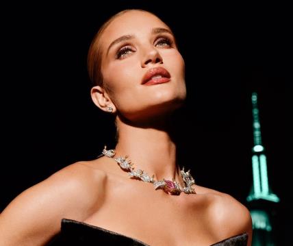 Rosie Huntington Whiteley i TiffanyCo Holiday 2023 kampanja