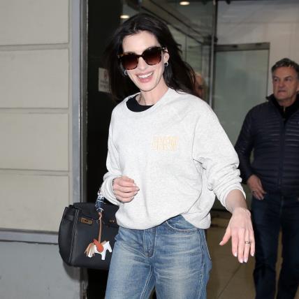 Anne Hathaway nosi Birkin torbu