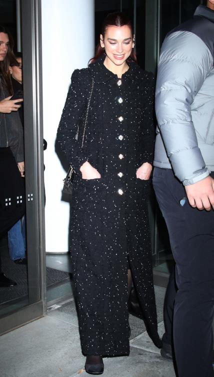 Dua Lipa u Chanel kaputu