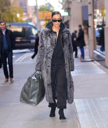 Kim Kardashian nosi torbu Birkin velikih dimenzija