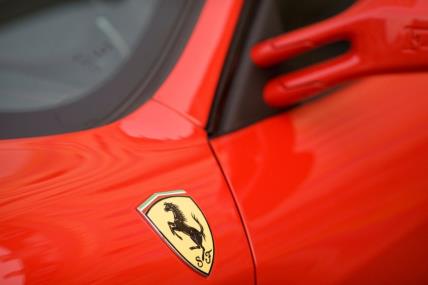 Enzo Ferrari navodno je samo jednom ispričao priču o nastanku Ferrarijevog loga