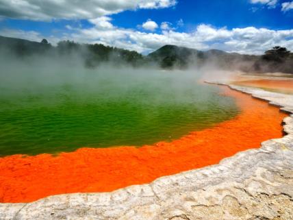 Geyser-Lake-Rotorua-in-New-Zealand.jpg