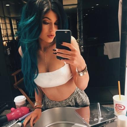 Kylie Jenner s nebesko plavom kosom