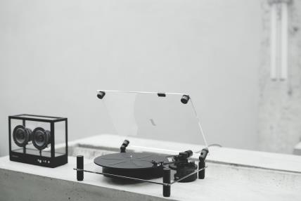 Transparent gramofon