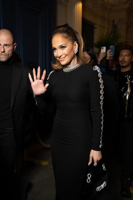 Jennifer Lopez nosi mašnu