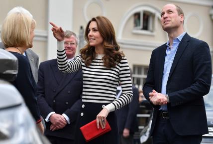 Kate Middleton s omiljenom torbicom brenda Emmy London