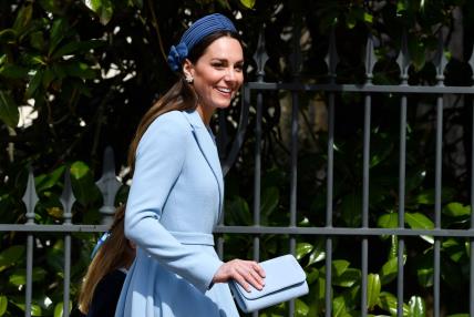 Kate Middleton s omiljenom torbicom brenda Emmy London