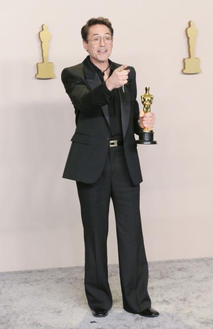 Oscari 2024, Robert Downey Jr.