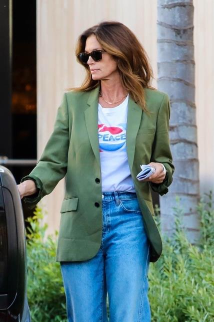 Cindy Crawford street style