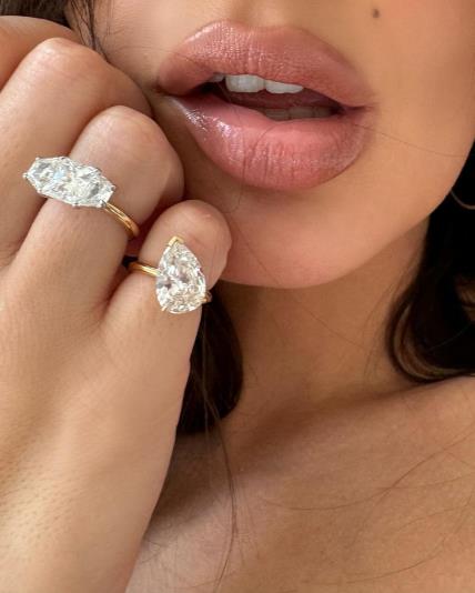 Divorced rings Emily Ratajkowski