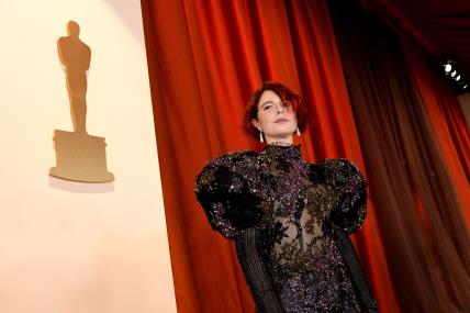 Jessie Buckley u Rodarte haljini na dodjeli Oscara 2023