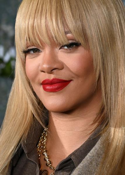 Rihanna nova frizura šiške