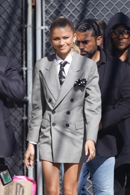 Zendaya nosi blazer kao haljinu