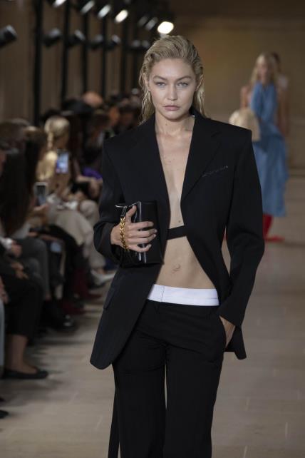 Gigi Hadid, Victoria Beckham 2022