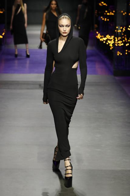 Gigi Hadid, Versace 2022