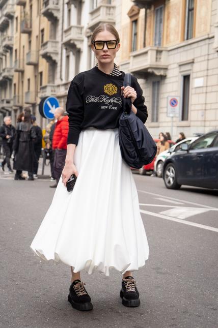 Street style fashion week bijela suknja