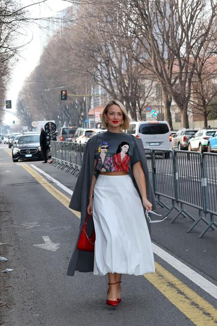 Street style fashion week bijela suknja