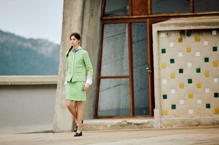 chanel_cruise-2024-25_look-1_le-corbusier-unite-dhabitation-copyright-flc-adagp-LD.jpg