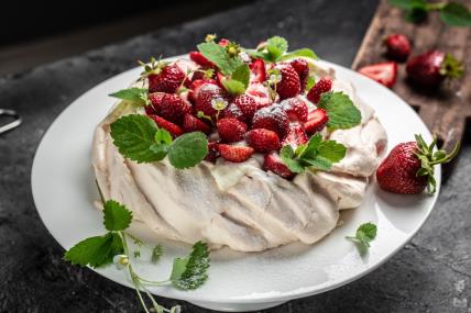 Pavlova torta s jagodama recept