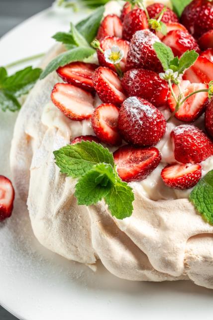 Pavlova torta s jagodama recept