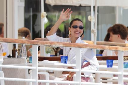 Bella Hadid u Cannesu