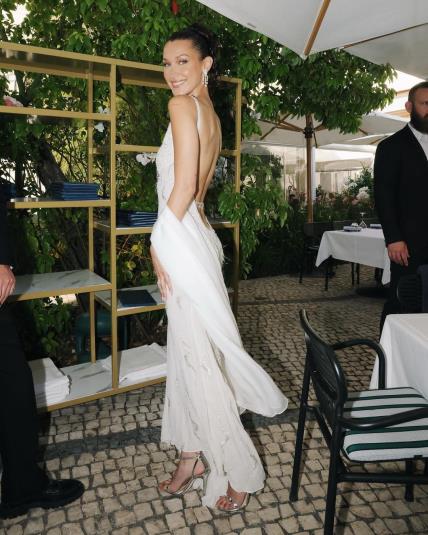 Bella Hadid u Cannesu