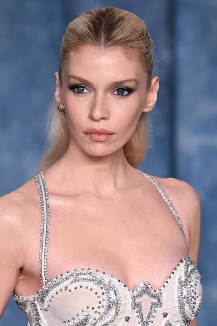 Trendi frizure Stella Maxwell