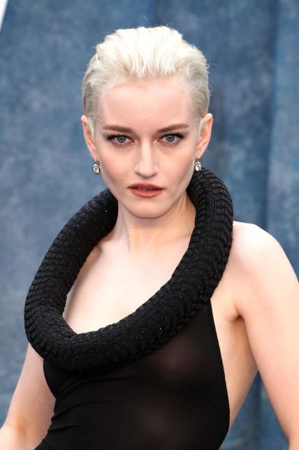 Trendi frizure Julia Garner