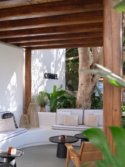 chanel_mykonos-seasonal-boutique-2024-2-LD.jpg