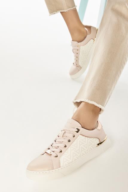 ss23_preq1_iconicsport_w_iconispec_blushbonemonogram_3840.jpg