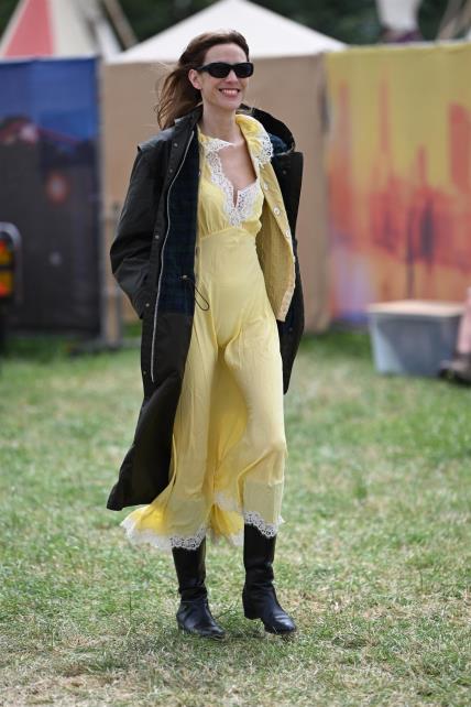 Alexa Chung žuta haljina