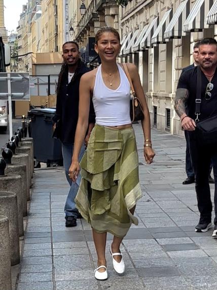 Zendaya Pariz zelena midi suknja