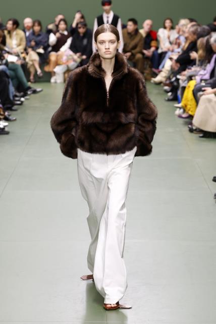 Loewe AW24