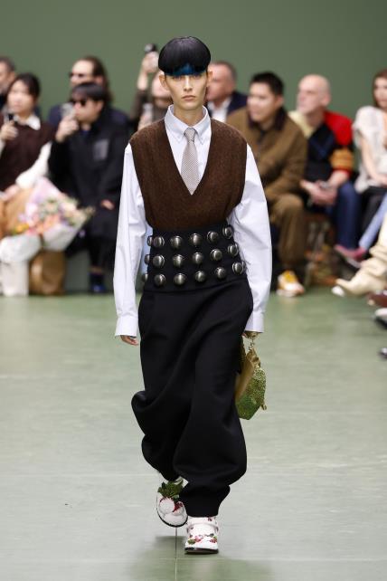 Loewe AW24