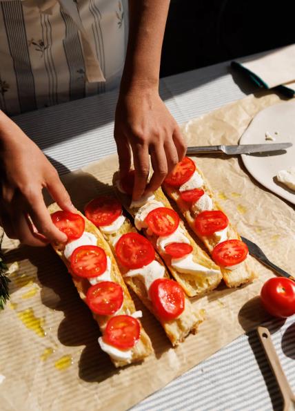 Bruschetta s rajčicama i mozzarellom