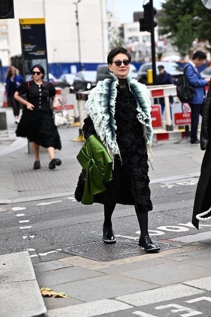 Street style Tjedan mode London SS25